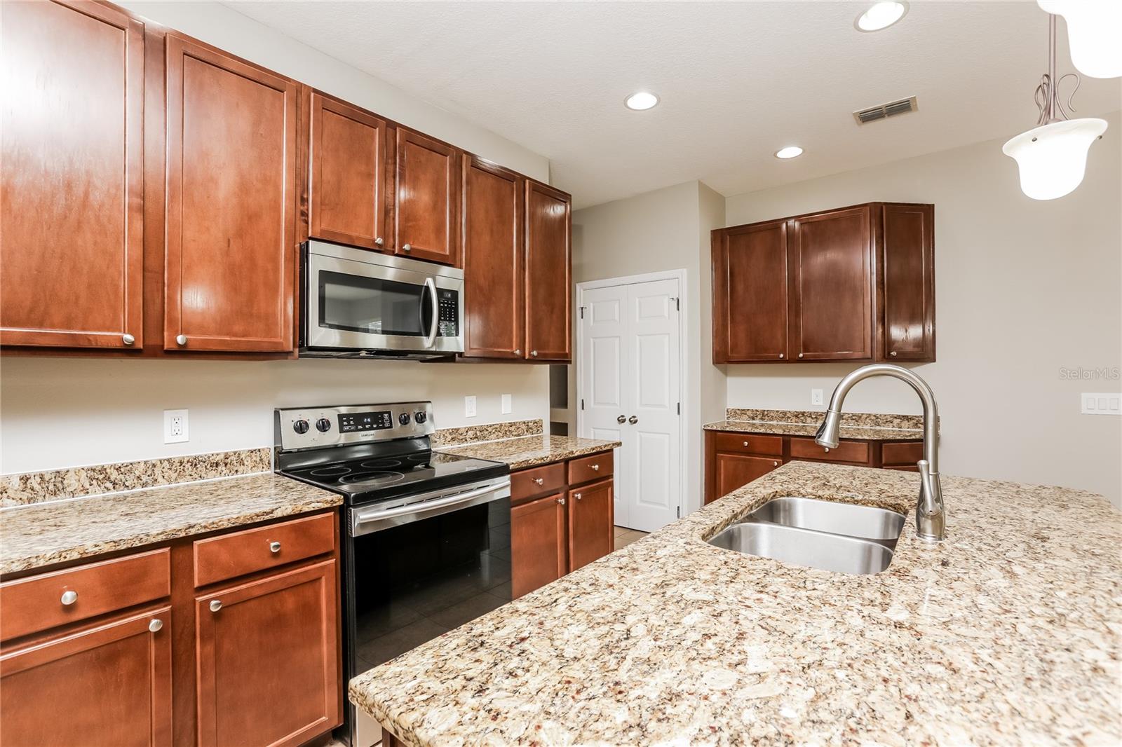 1821 CANDLENUT CIR, APOPKA, FL, 32712