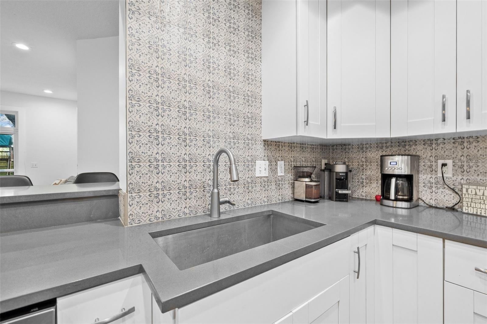 10819 SEMINOLE DR N, ST PETERSBURG, FL, 33708