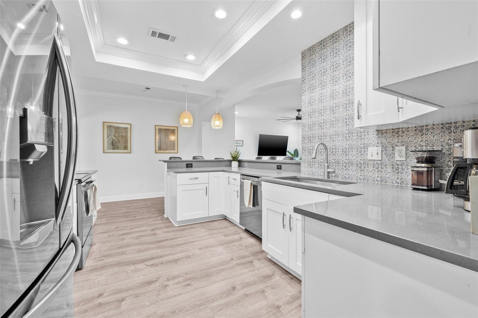 10819 SEMINOLE DR N, ST PETERSBURG, FL, 33708