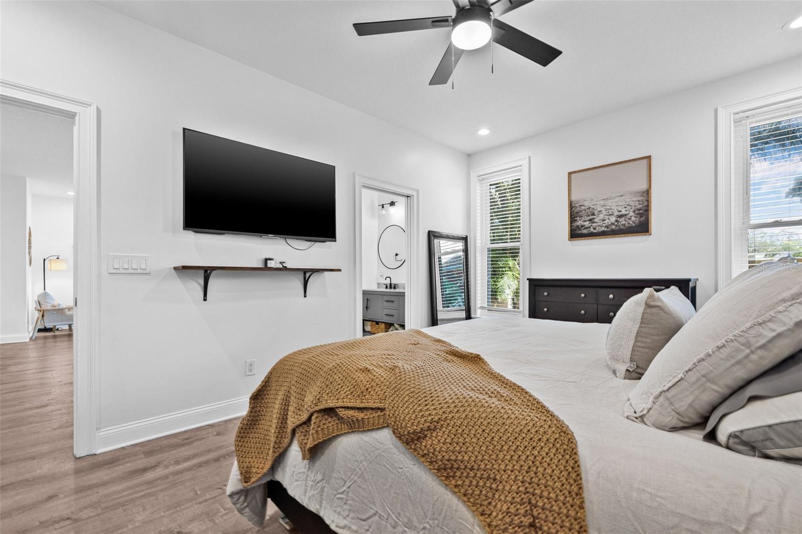 10819 SEMINOLE DR N, ST PETERSBURG, FL, 33708