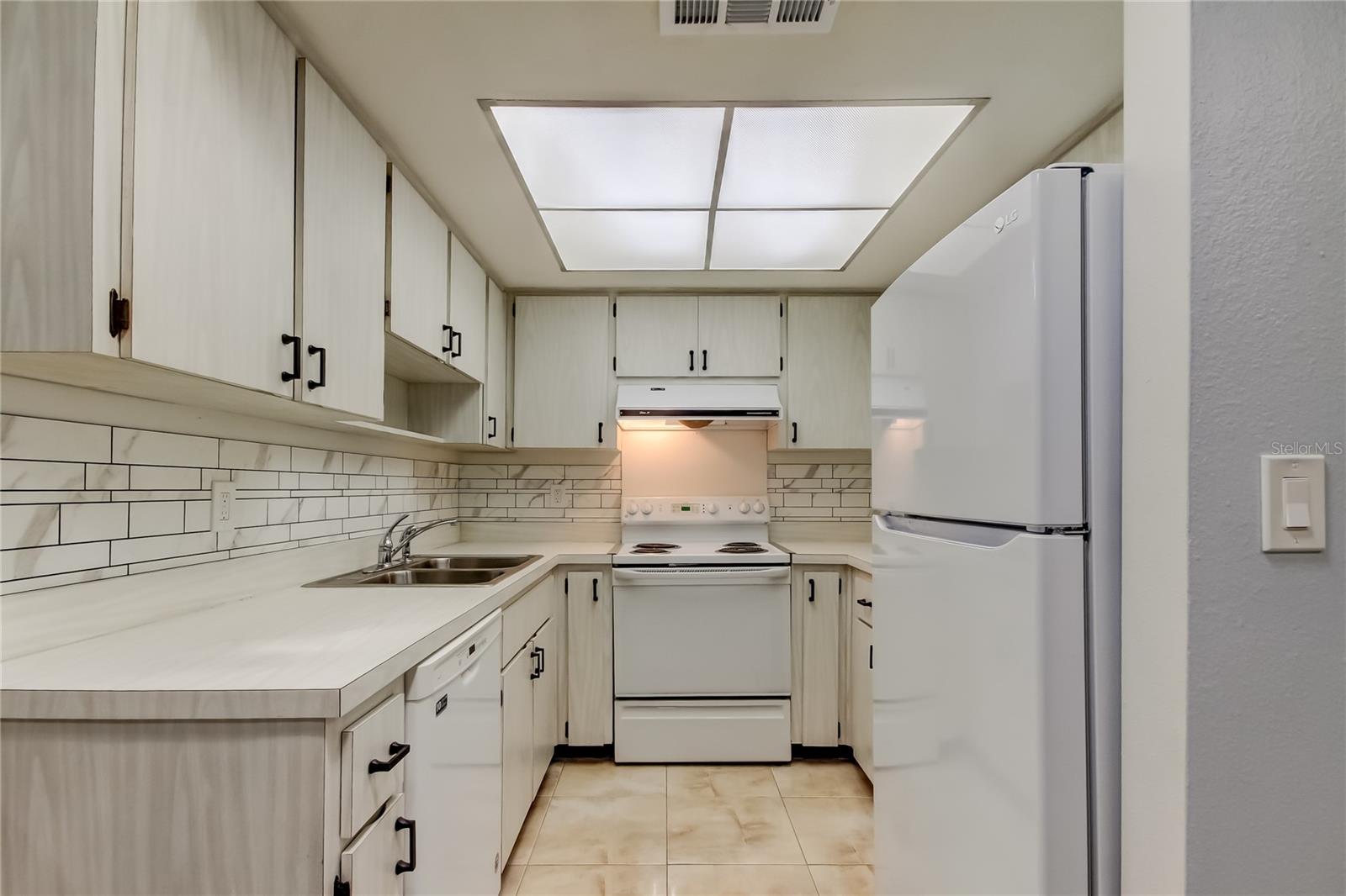 2380 SHELLY DR #B, PALM HARBOR, FL, 34684