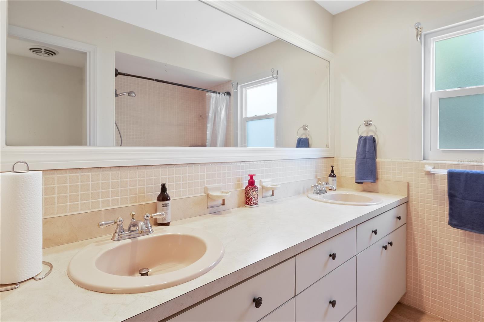 8350 40TH AVE N, ST PETERSBURG, FL, 33709