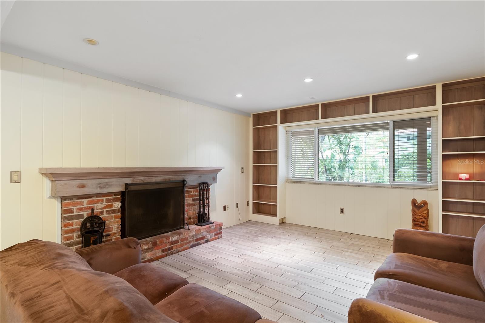 8350 40TH AVE N, ST PETERSBURG, FL, 33709