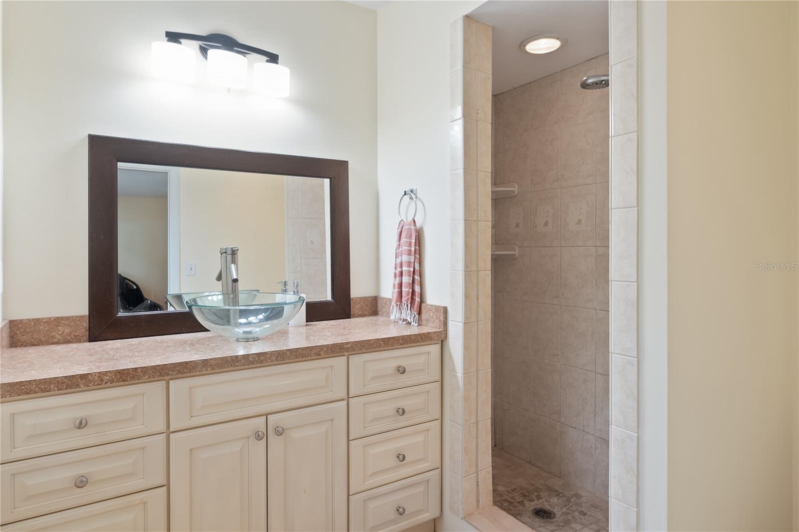 8350 40TH AVE N, ST PETERSBURG, FL, 33709