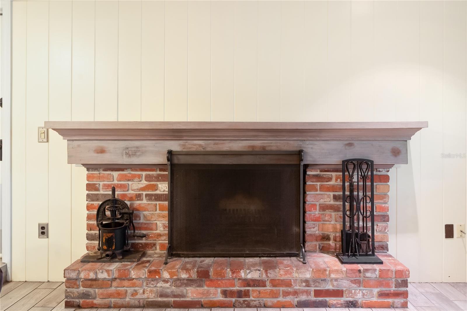 8350 40TH AVE N, ST PETERSBURG, FL, 33709