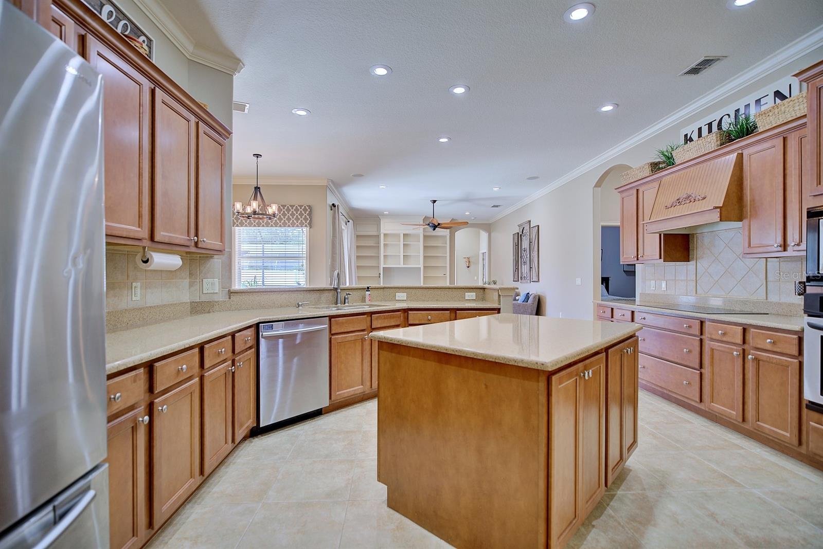 2032 INDIAN SKY CIR, LAKELAND, FL, 33813