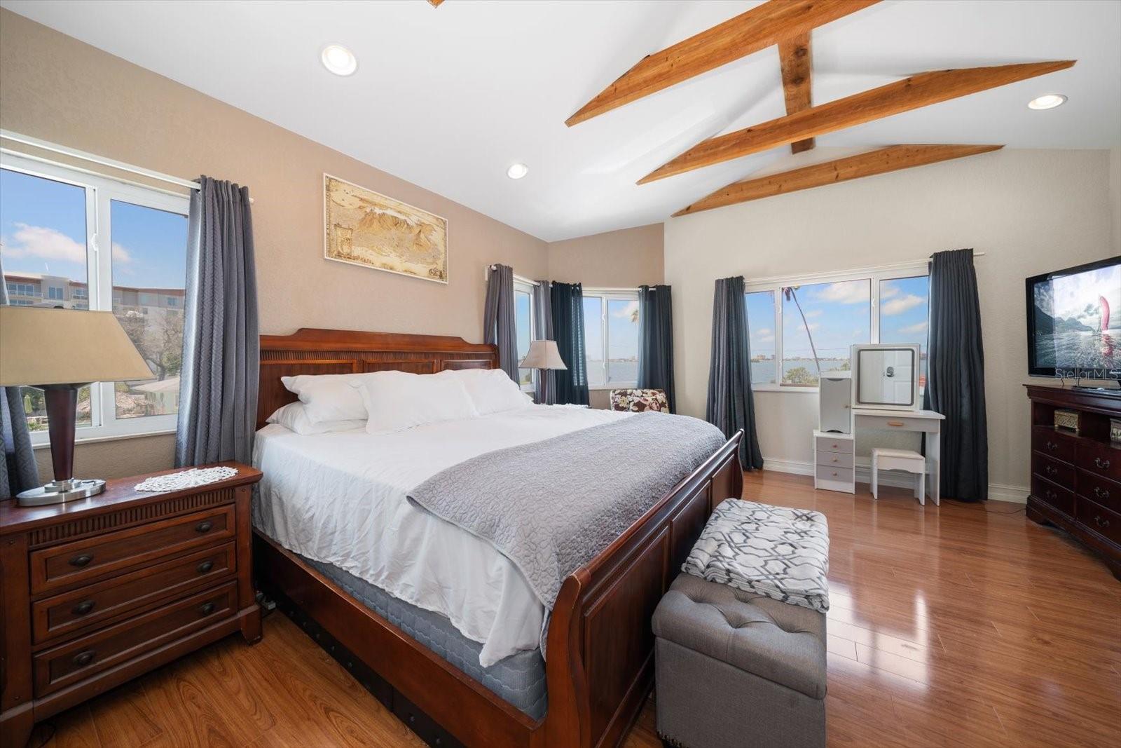 1963 EDGEWATER DR, CLEARWATER, FL, 33755