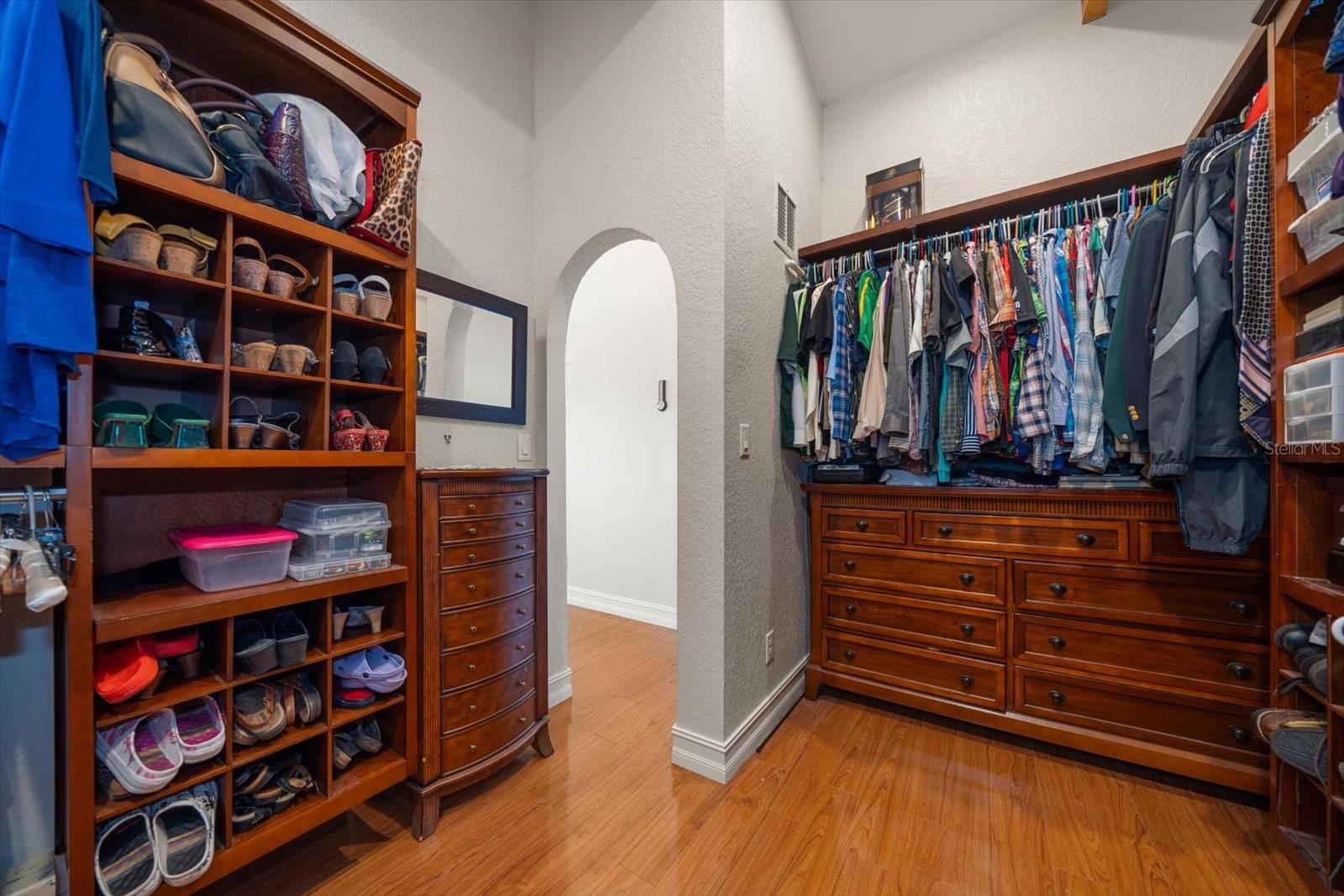 1963 EDGEWATER DR, CLEARWATER, FL, 33755