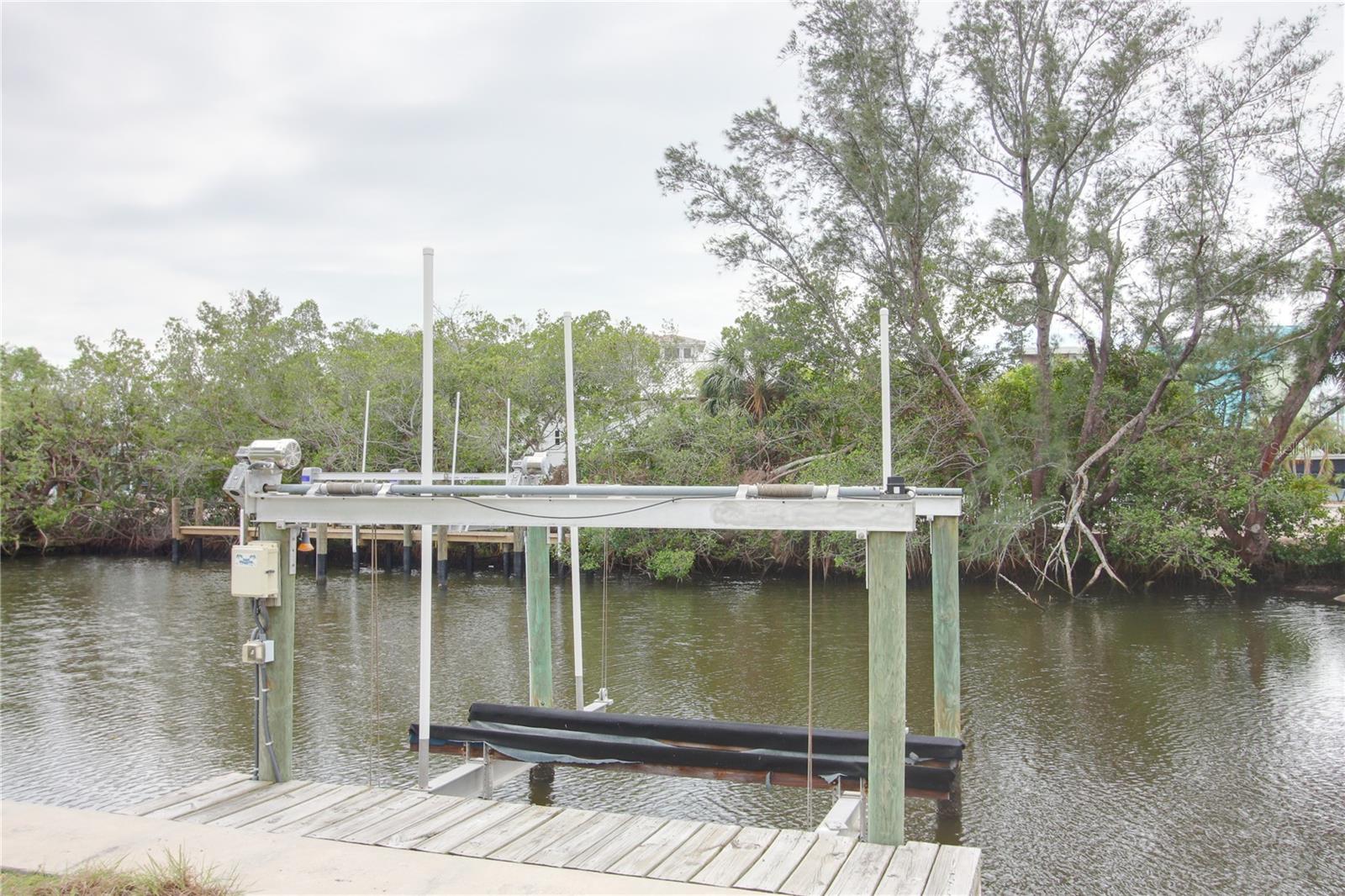 306 ISLAND CIR, SARASOTA, FL, 34242