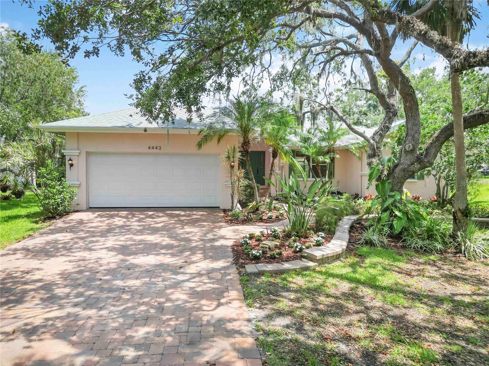 A4652952 Property Photo