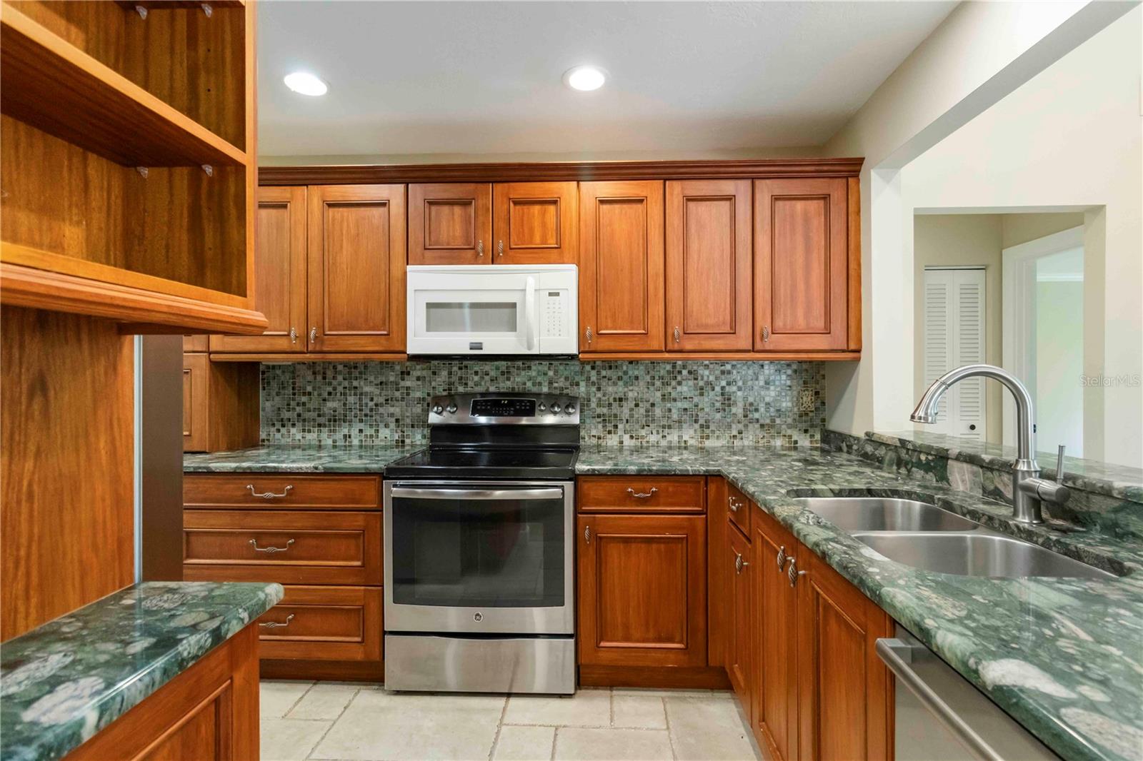 A4652952 Property Photo