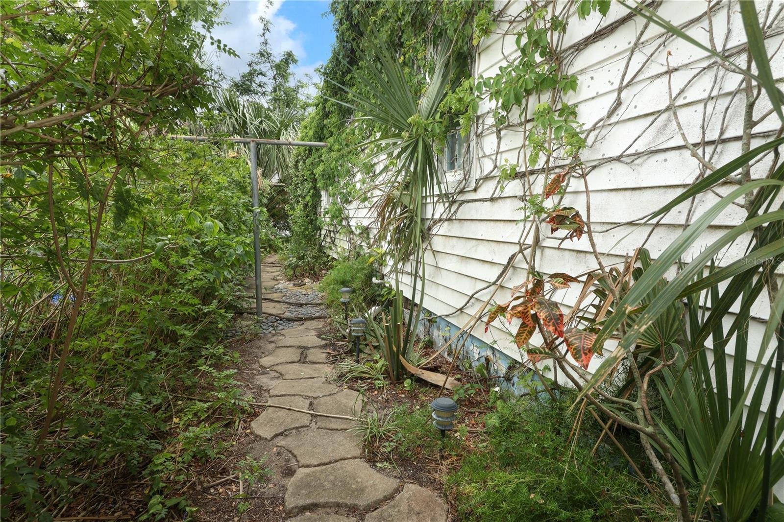 330 PHOENIX AVE, DAYTONA BEACH, FL, 32118