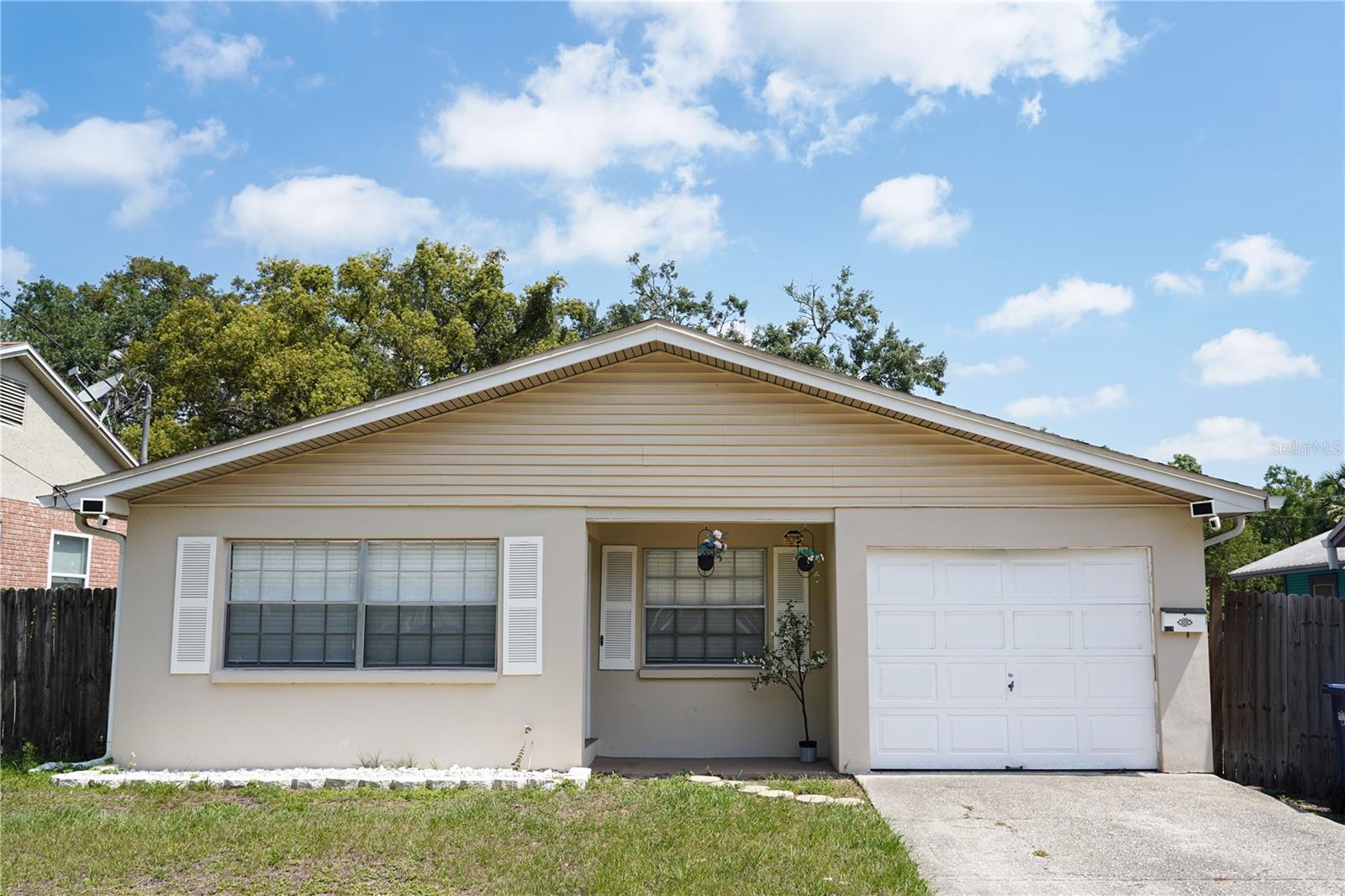 904 E CRENSHAW ST, TAMPA, FL, 33604