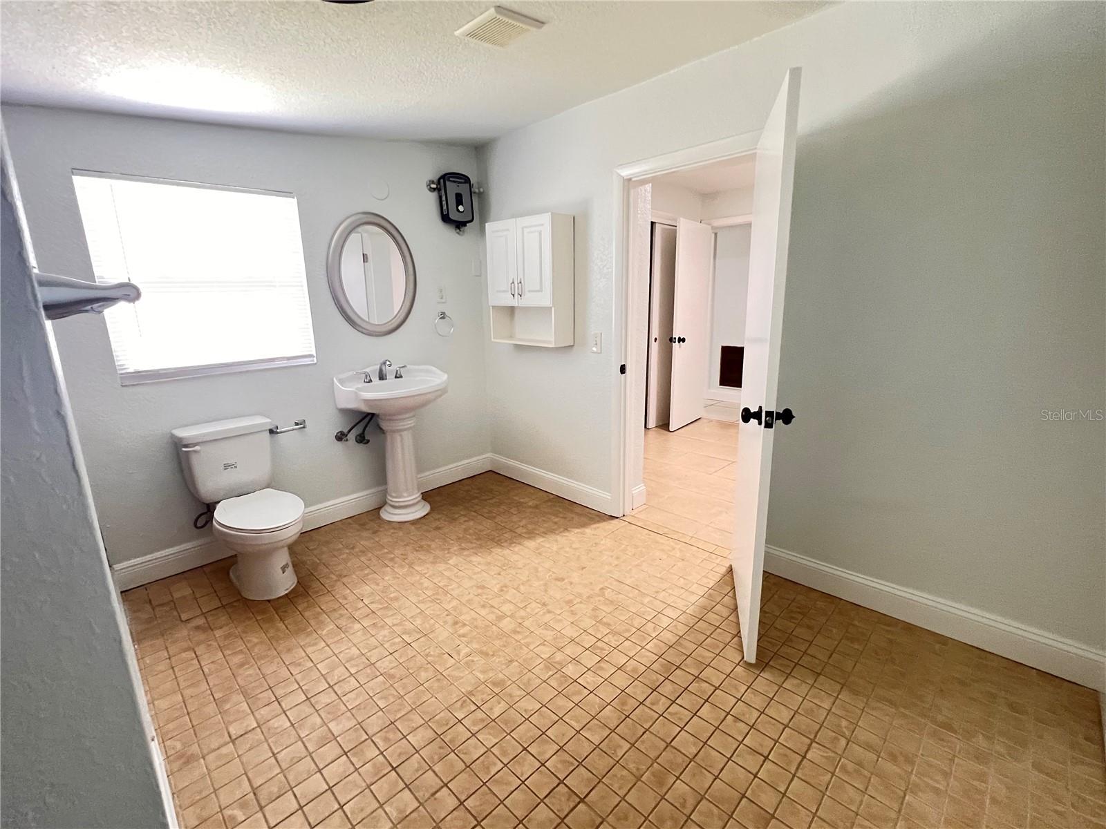 large 2 bathroom with closet