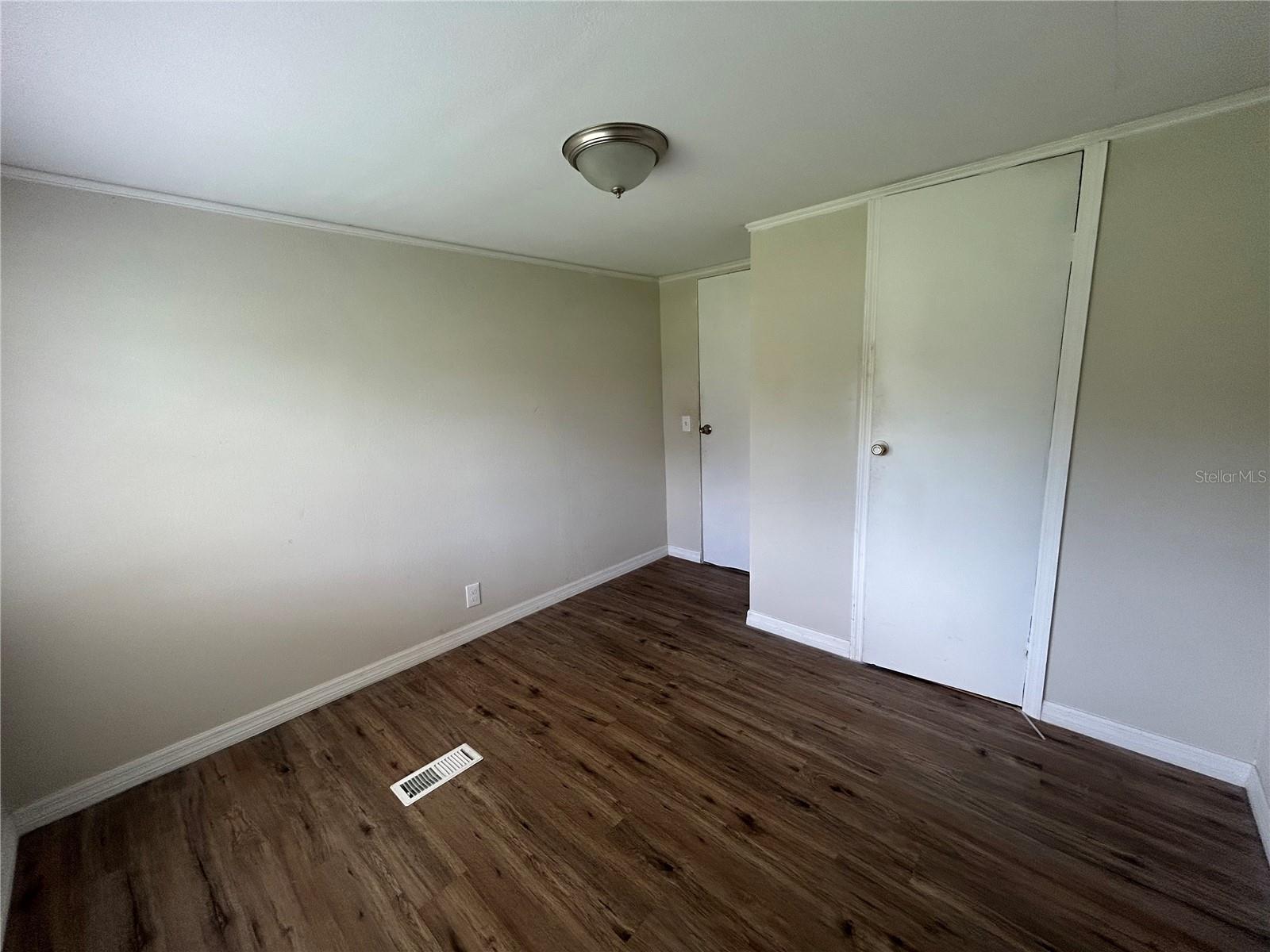 W7875641 Property Photo