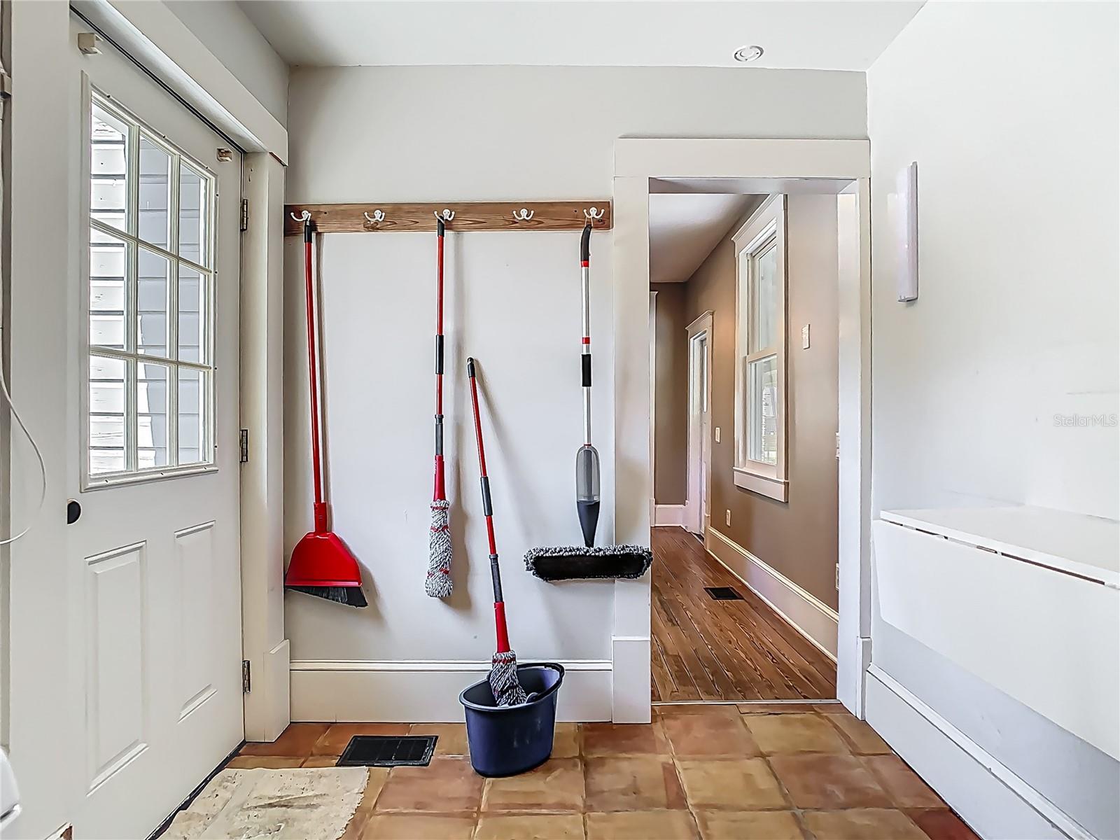 141 S CENTRAL AVE, APOPKA, FL, 32703