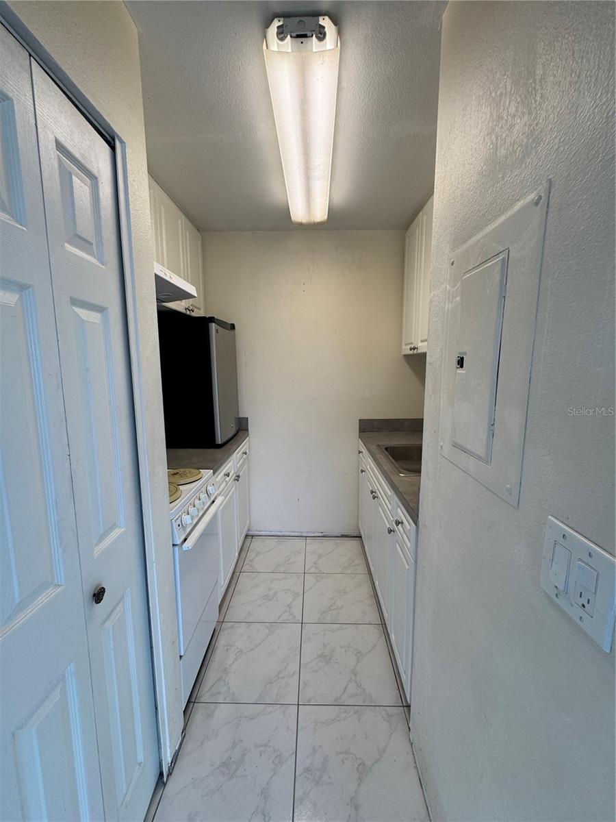 4148 DOLPHIN DR #3, TAMPA, FL, 33617