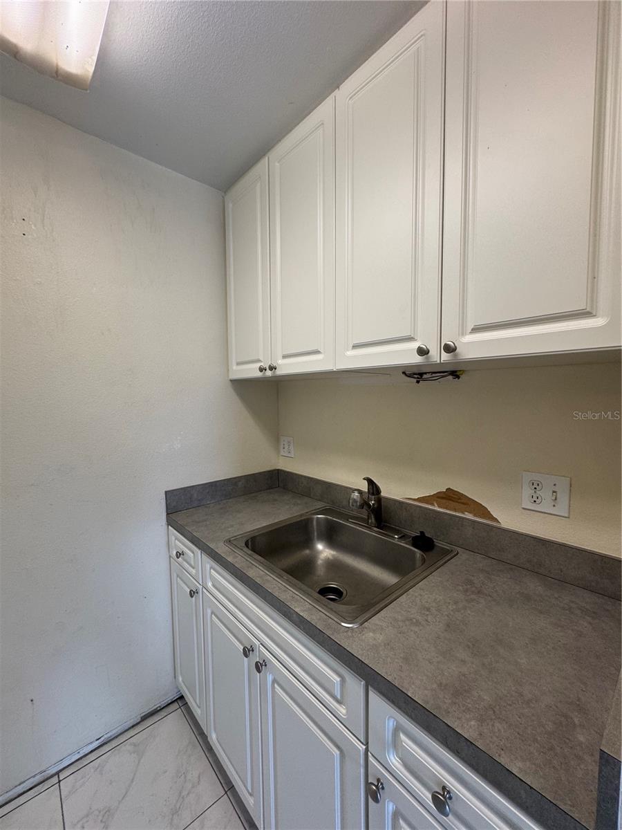 4148 DOLPHIN DR #3, TAMPA, FL, 33617