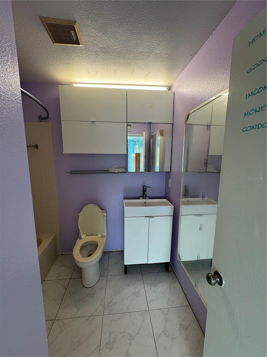 4148 DOLPHIN DR #3, TAMPA, FL, 33617