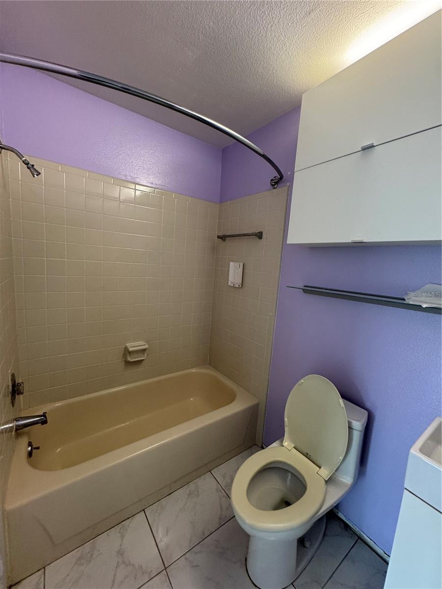 4148 DOLPHIN DR #3, TAMPA, FL, 33617