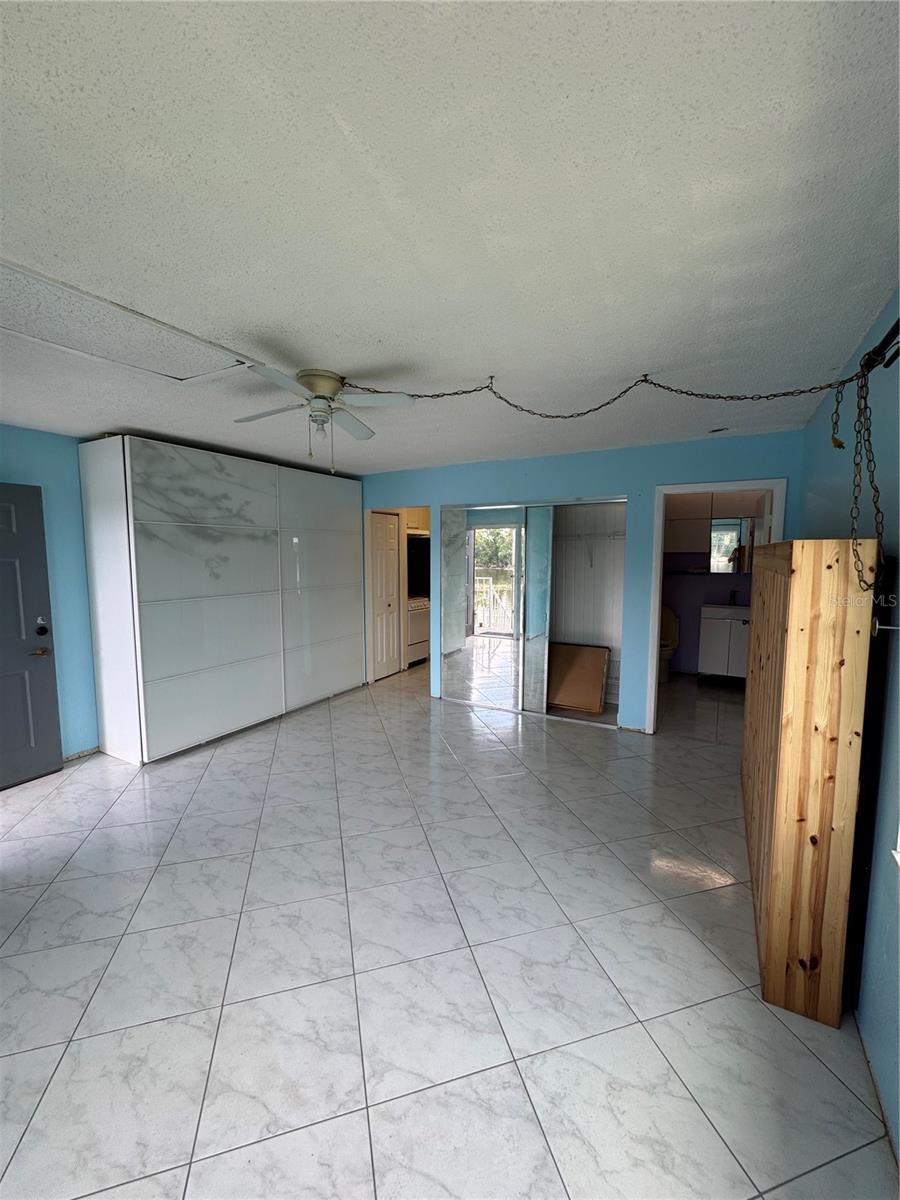 4148 DOLPHIN DR #3, TAMPA, FL, 33617