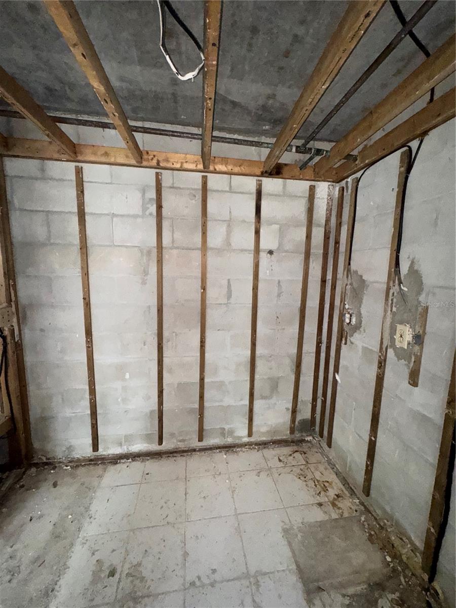 4129 DOLPHIN DR #103, TAMPA, FL, 33617