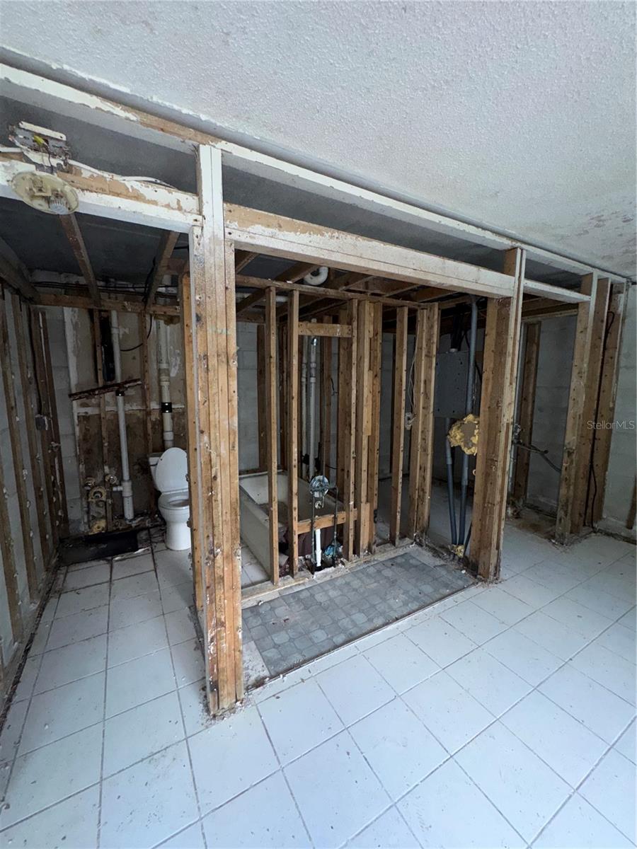 4129 DOLPHIN DR #103, TAMPA, FL, 33617