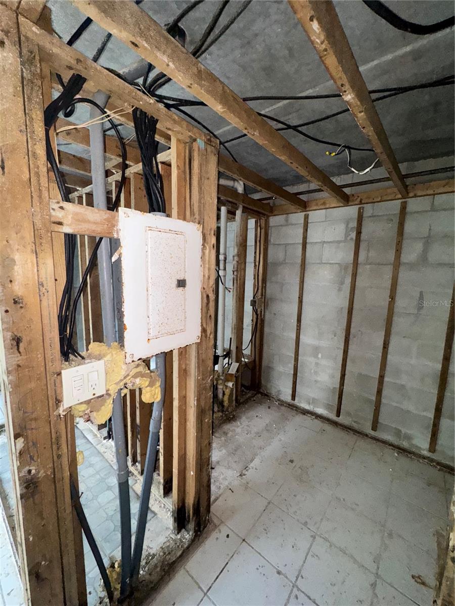 4129 DOLPHIN DR #103, TAMPA, FL, 33617