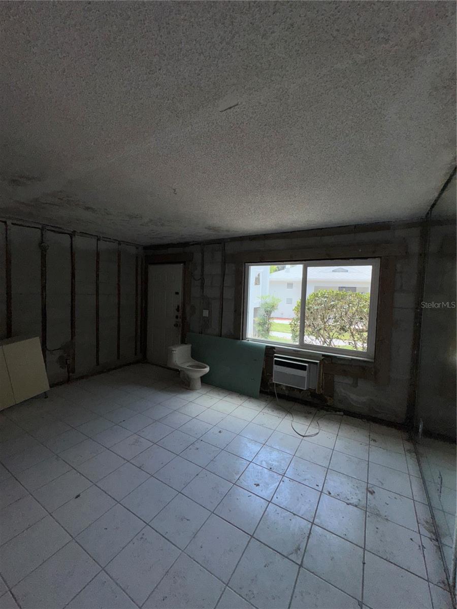 4129 DOLPHIN DR #103, TAMPA, FL, 33617