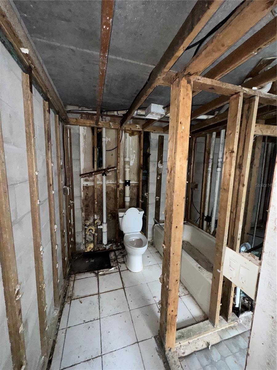 4129 DOLPHIN DR #103, TAMPA, FL, 33617