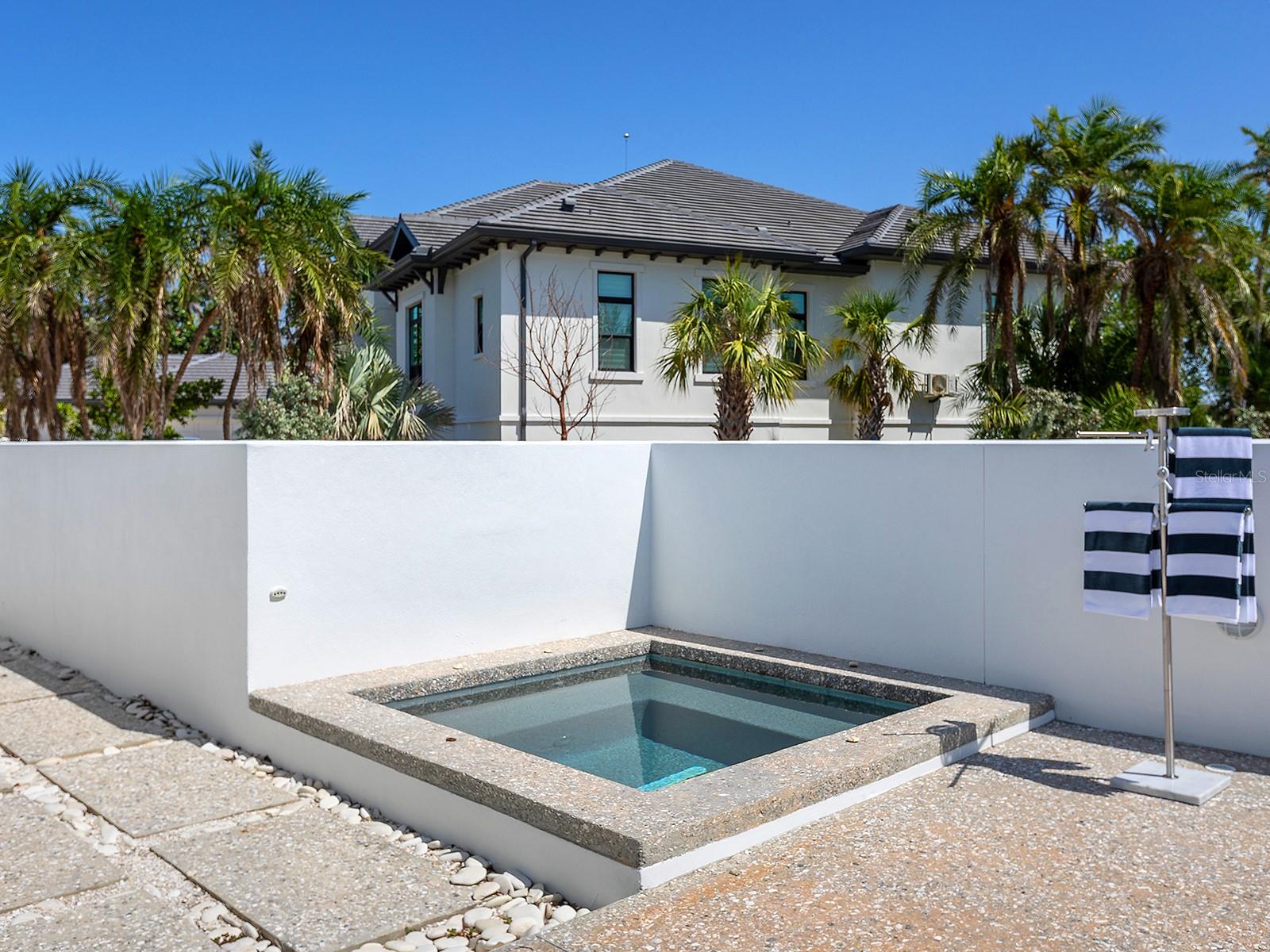 A4653020 Property Photo