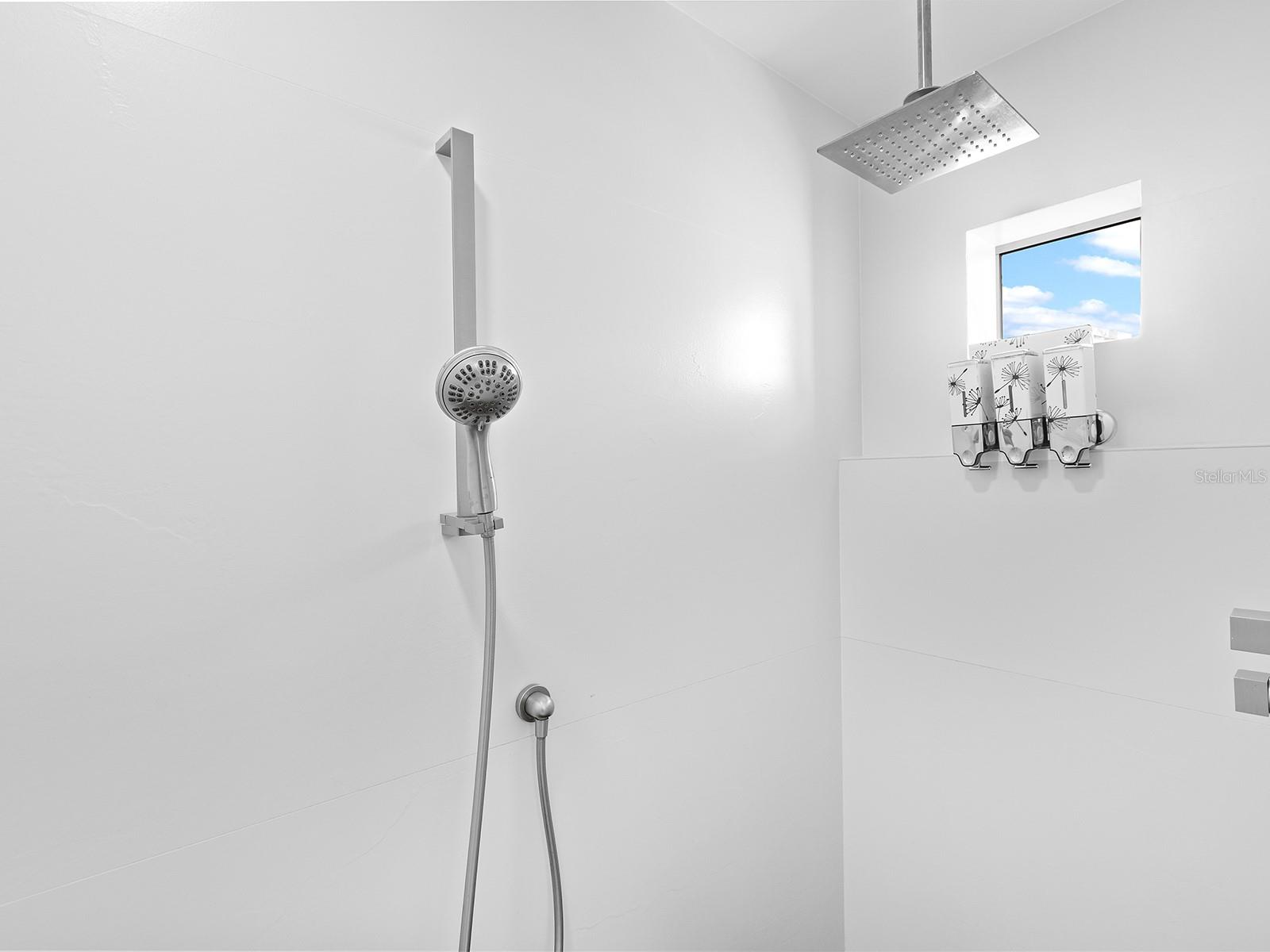 A4653020 Property Photo