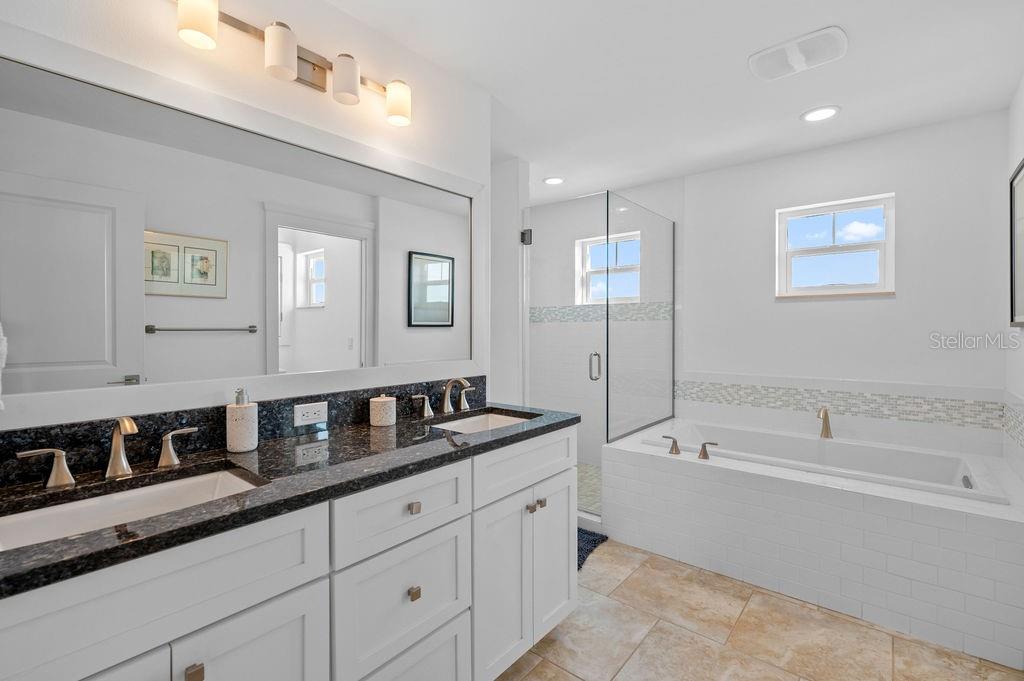 A4653068 Property Photo