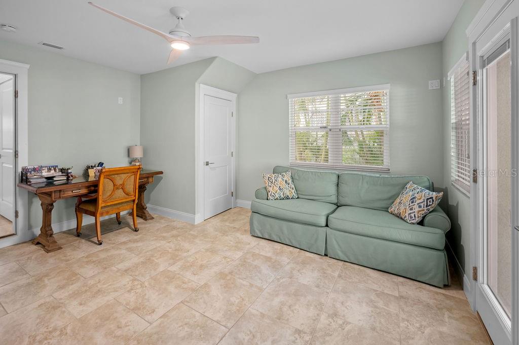 A4653068 Property Photo