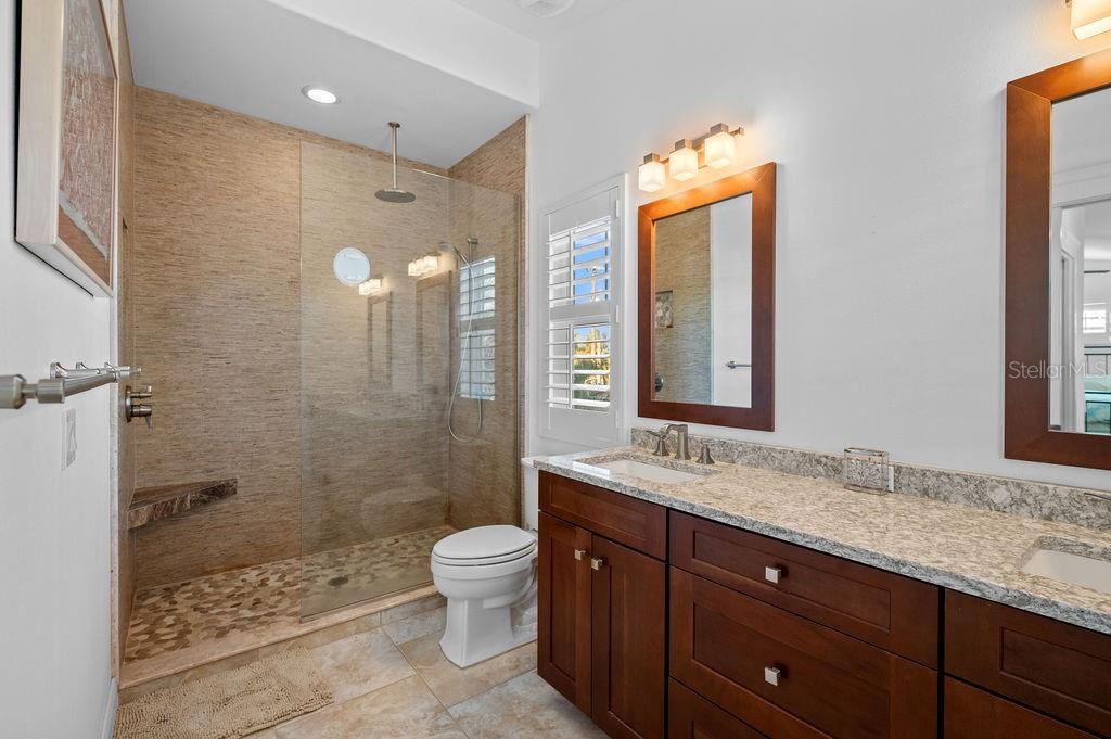 A4653068 Property Photo