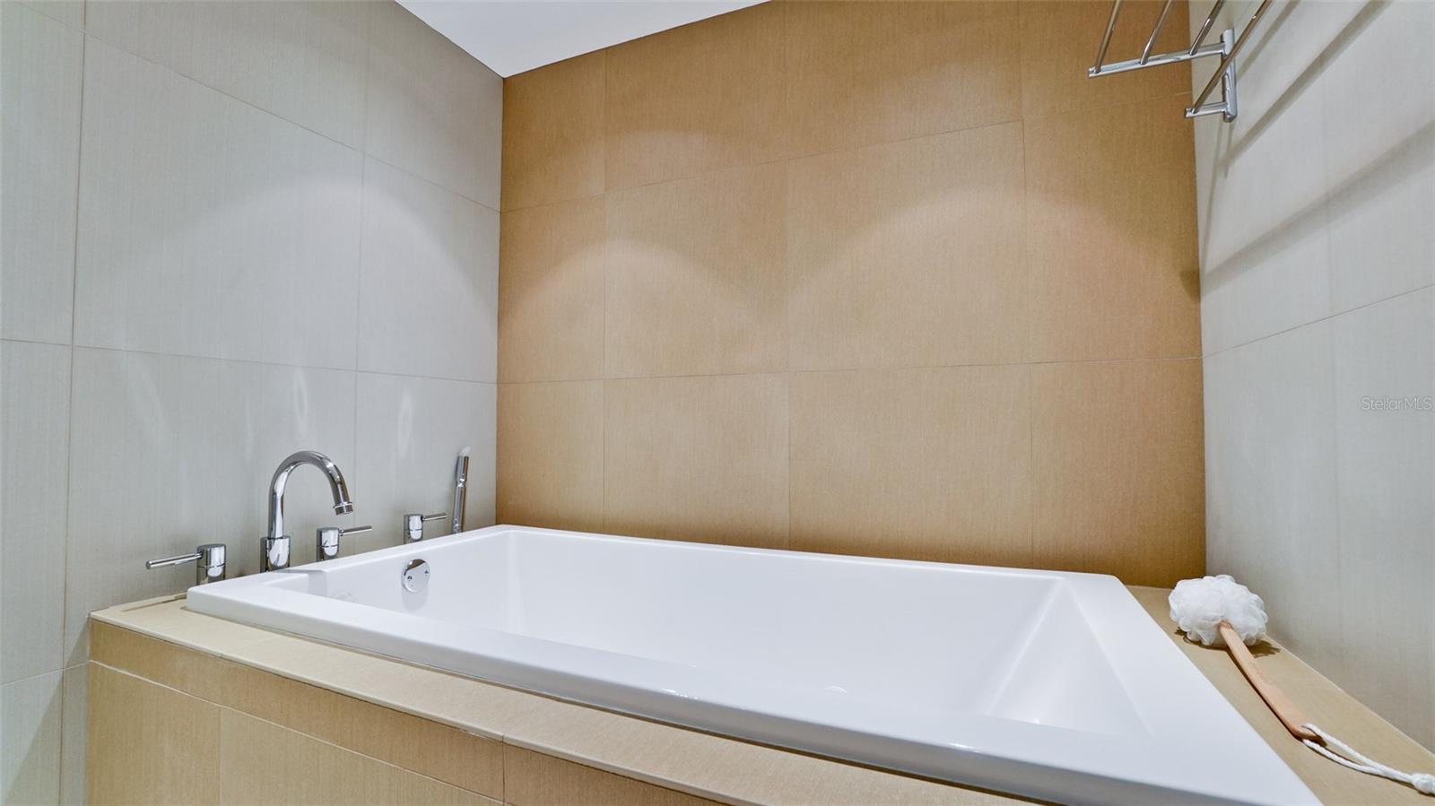 1945 GULF OF MEXICO DR #M2-313, LONGBOAT KEY, FL, 34228