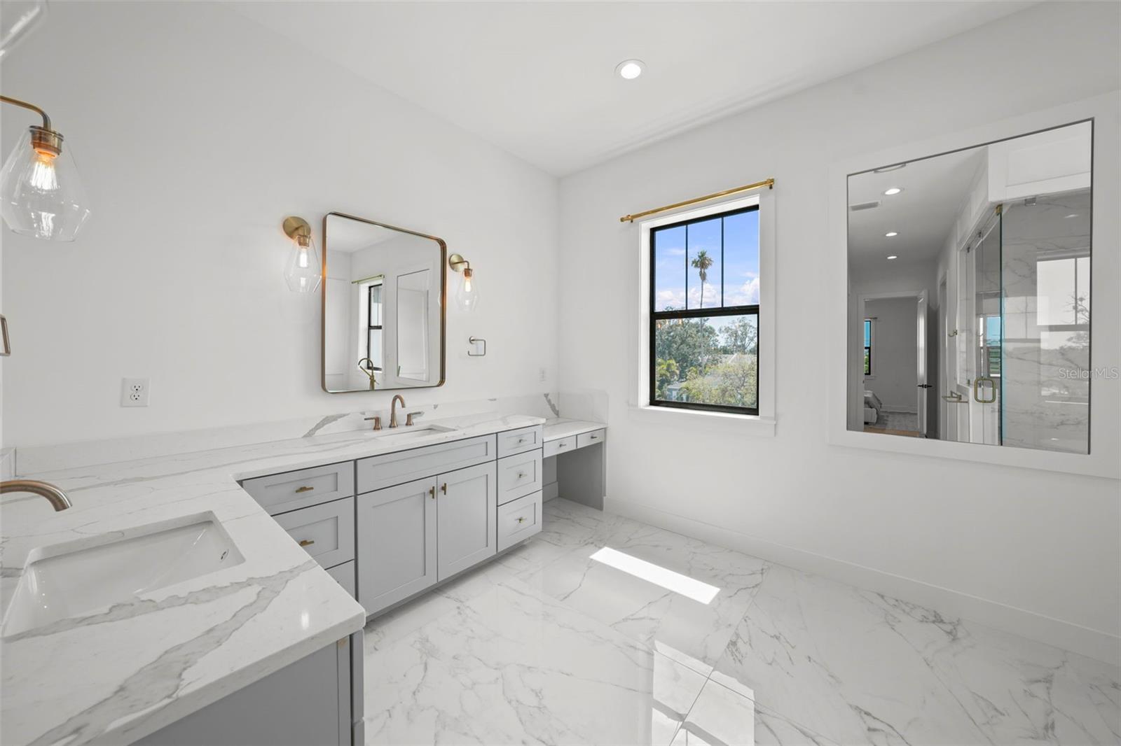 403 E DAVIS BLVD, TAMPA, FL, 33606