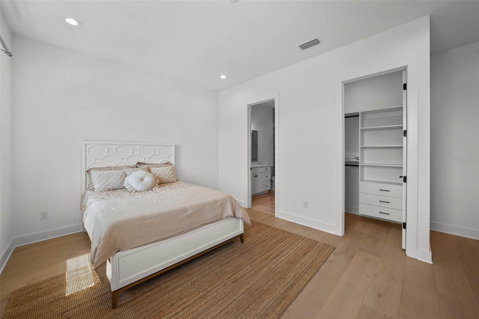 403 E DAVIS BLVD, TAMPA, FL, 33606