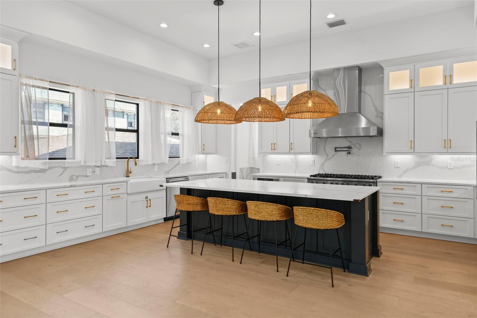 403 E DAVIS BLVD, TAMPA, FL, 33606