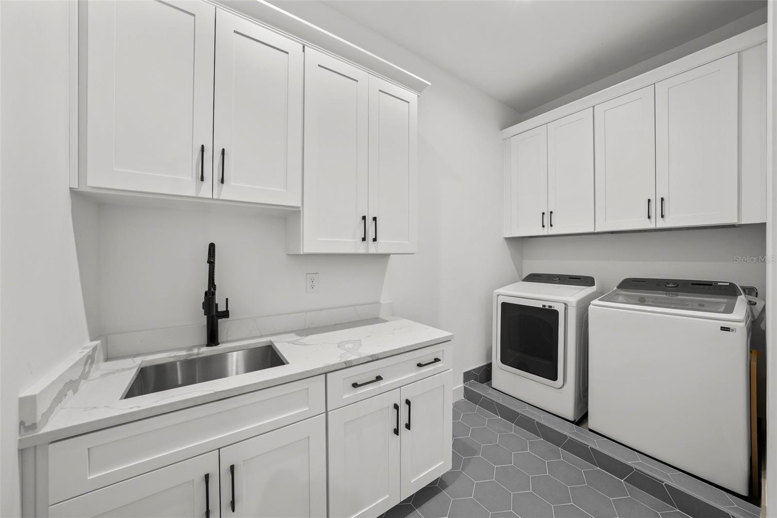 403 E DAVIS BLVD, TAMPA, FL, 33606