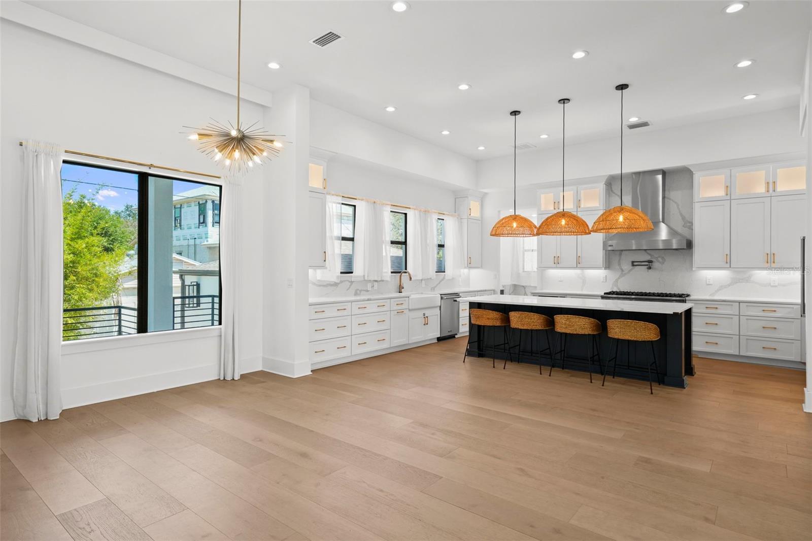 403 E DAVIS BLVD, TAMPA, FL, 33606