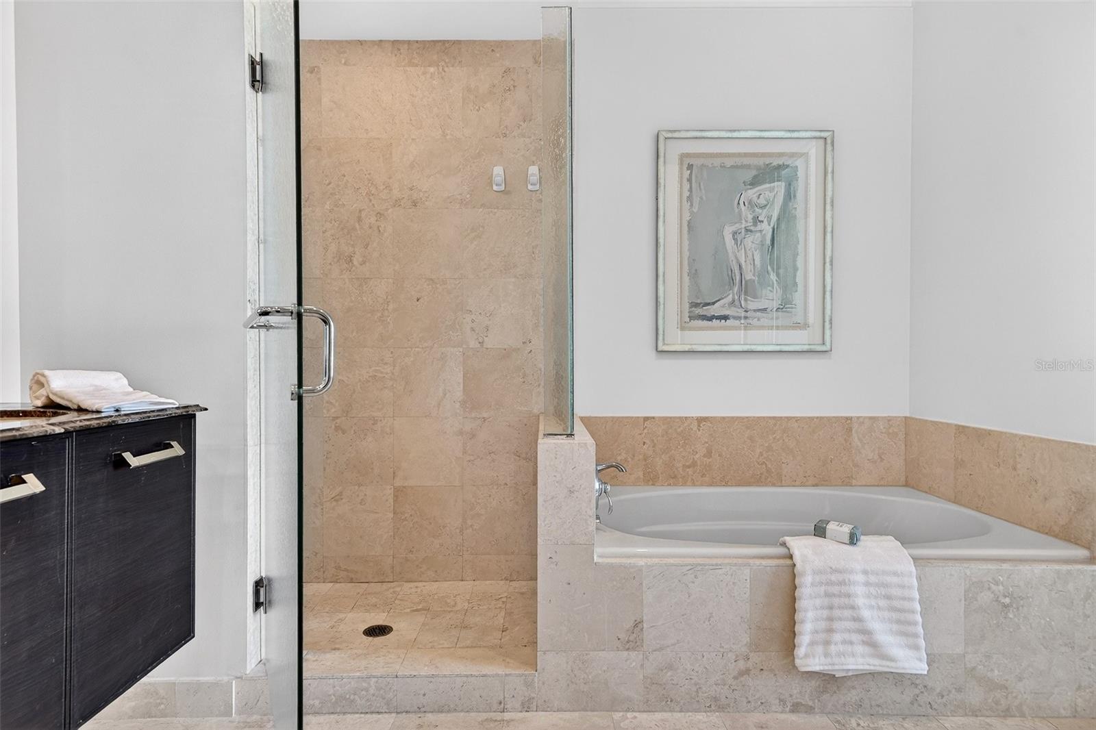 A4653120 Property Photo