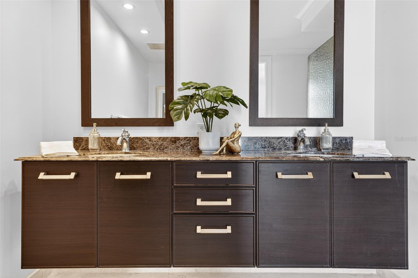 A4653120 Property Photo