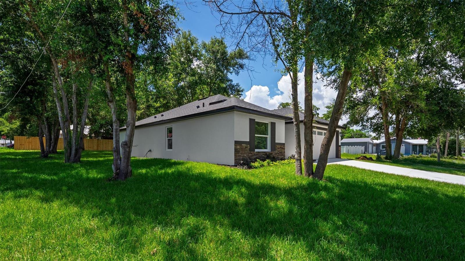 201 HILLSIDE AVE, UMATILLA, FL, 32784