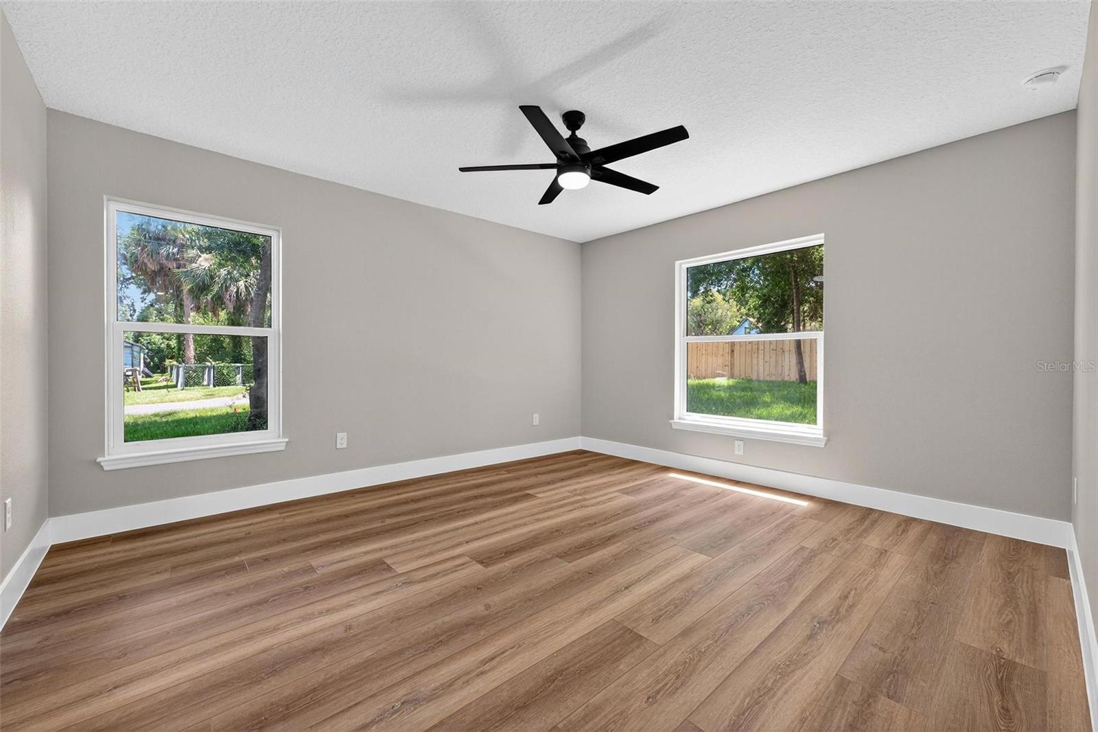 201 HILLSIDE AVE, UMATILLA, FL, 32784