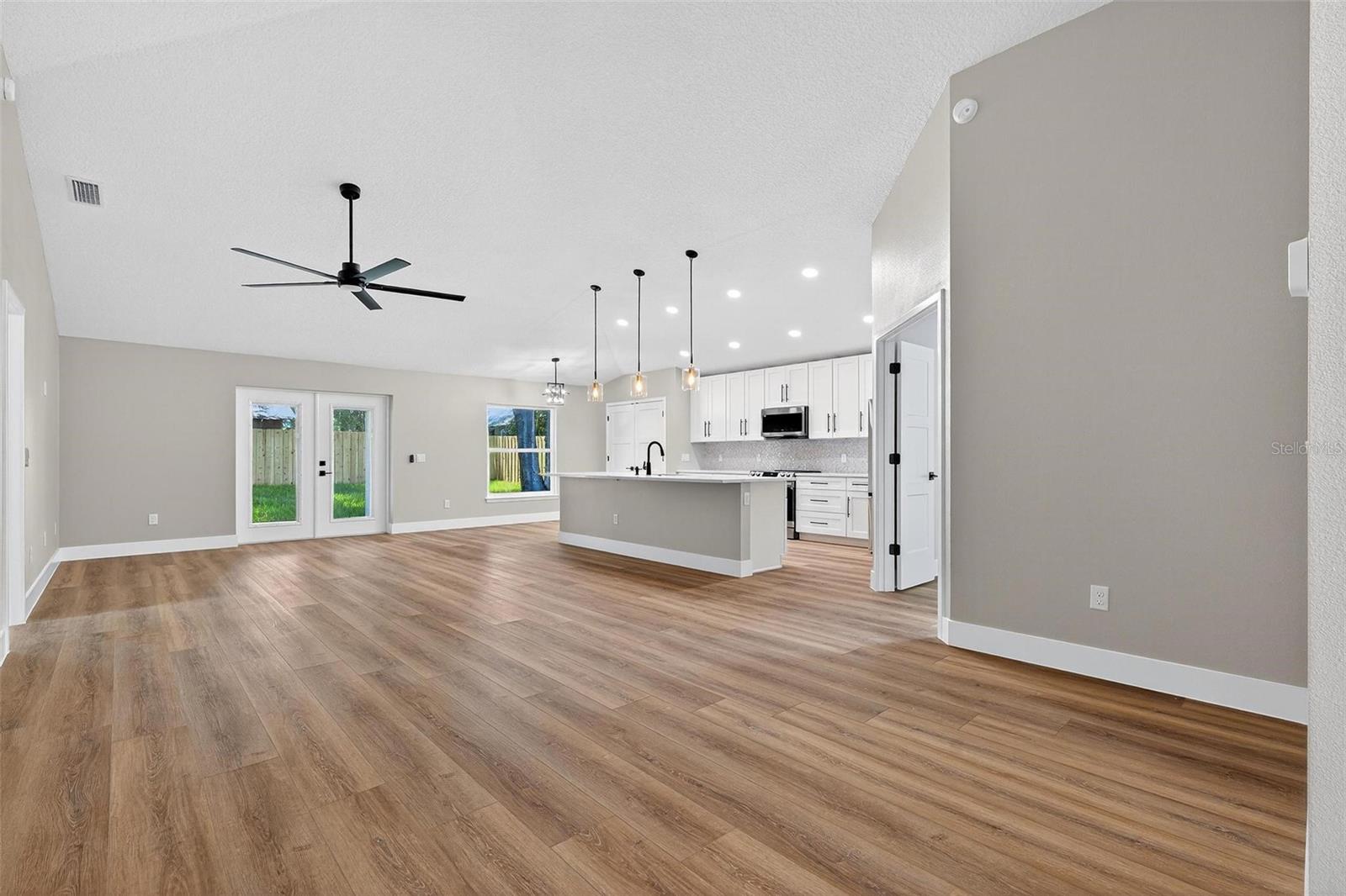 201 HILLSIDE AVE, UMATILLA, FL, 32784