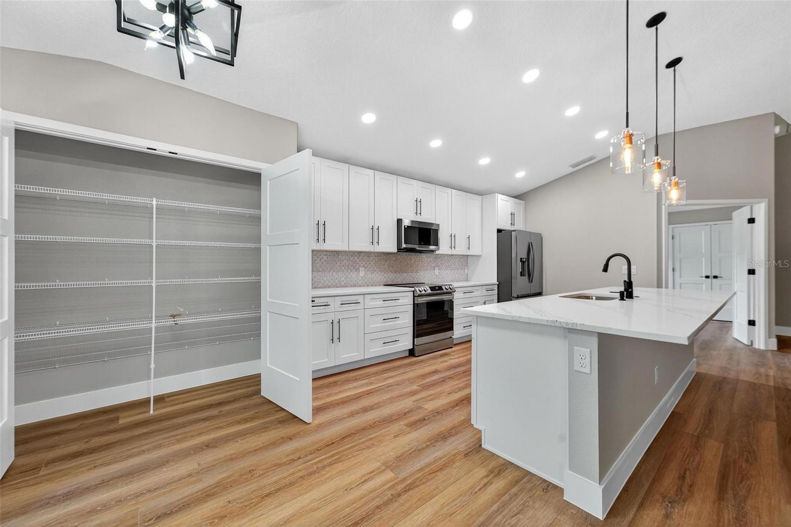 201 HILLSIDE AVE, UMATILLA, FL, 32784