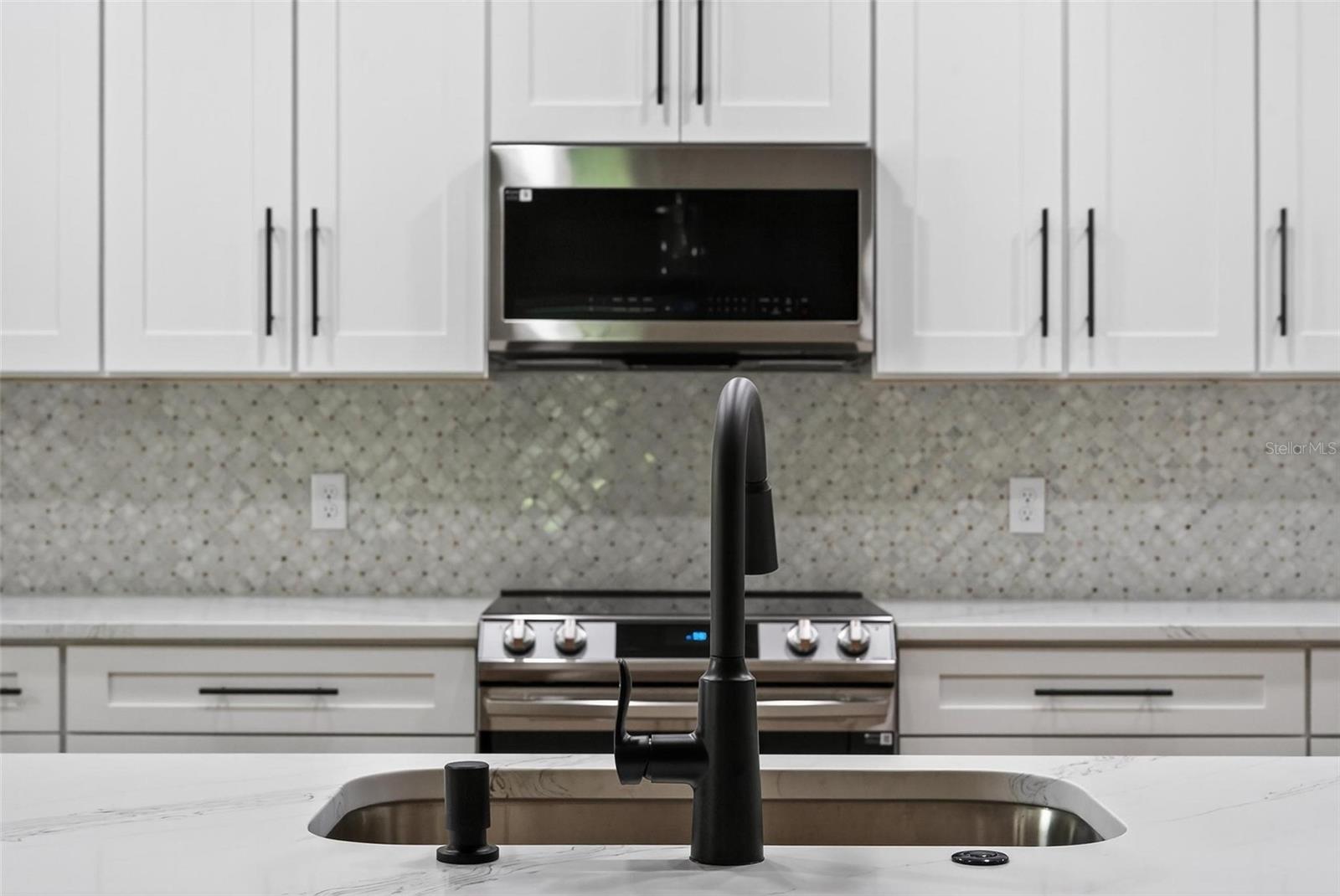 201 HILLSIDE AVE, UMATILLA, FL, 32784