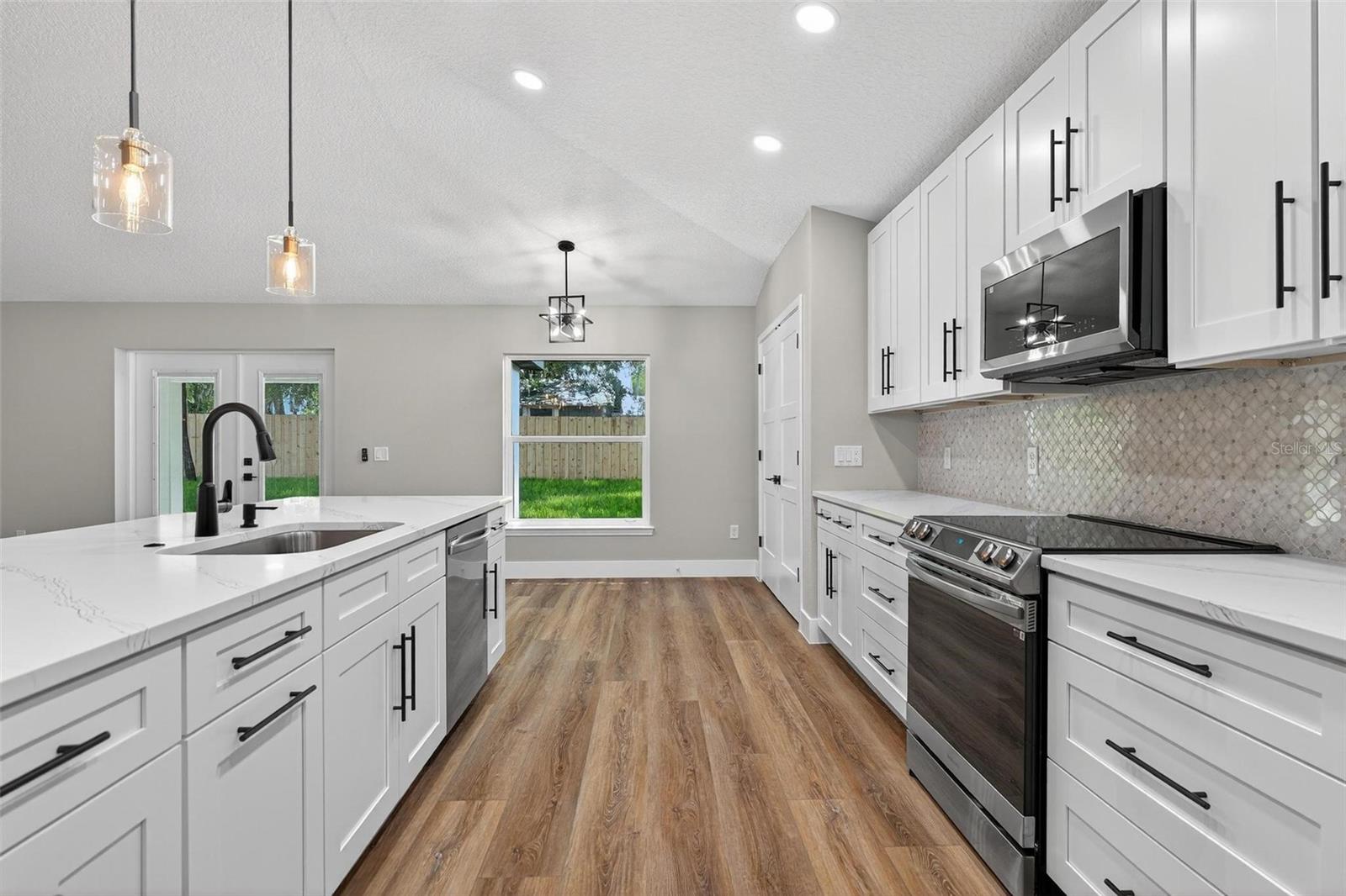 201 HILLSIDE AVE, UMATILLA, FL, 32784