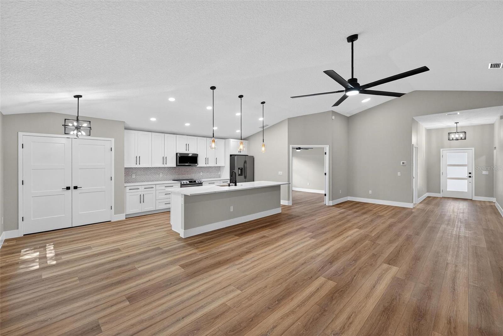 201 HILLSIDE AVE, UMATILLA, FL, 32784